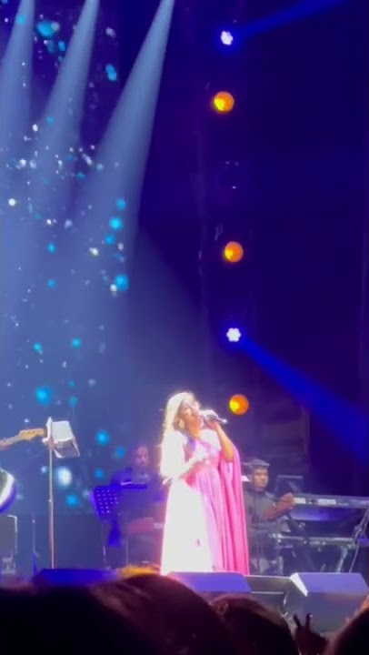 Shreya Ghoshal singing “Sun Raha Hai Na Tu” live at OVO Arena Wembley, London – (March 27, 2022)