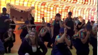 Soldier Surprises Family at Disney&#39;s Art of Animation Resort - Disney Flash Mob!  - Second Angle