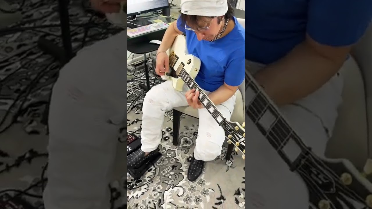 Watch 🐓The Chicken! Funky Rhythm with Strymon Mobius Wah on YouTube Watch 🐓The Chicken! Funky Rhythm with Strymon Mobius Wah on YouTube