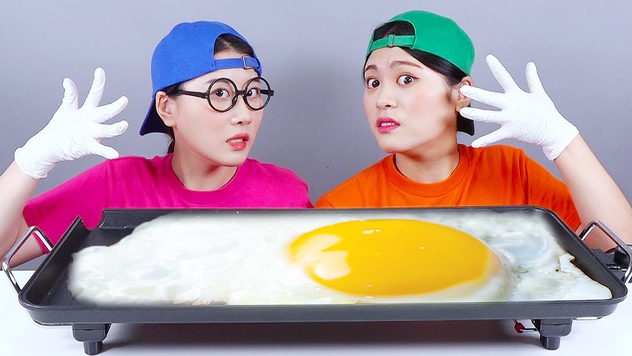 ⁣Trứng đà điểu khổng lồ Mukbang DONA