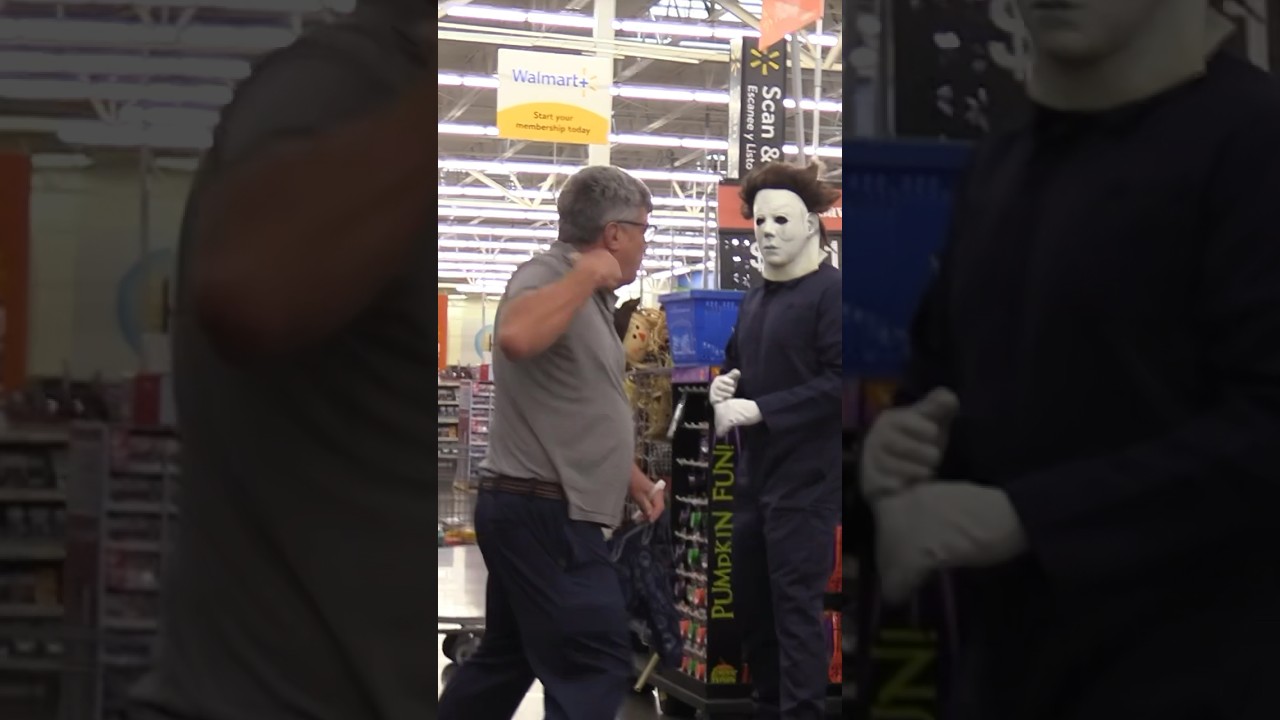 Michael Myers Scare Prank! ? #shorts #pranks #michaelmyers #halloween #funny