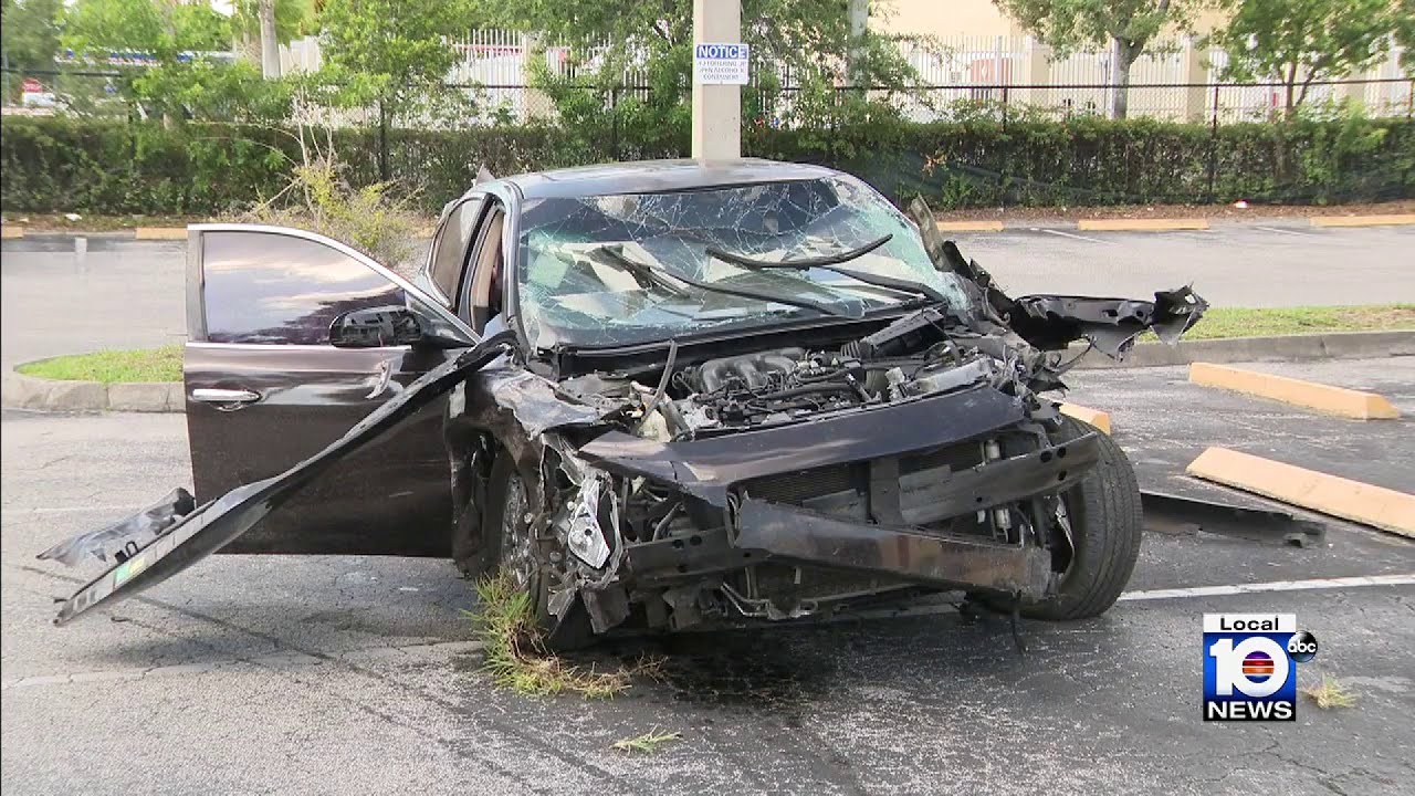 Cars Left Mangled After Multi Vehicle Wreck In Tamarac Youtube