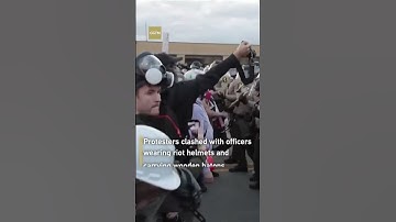 Anti-ICE protesters, police scuffle outside Chicago facility