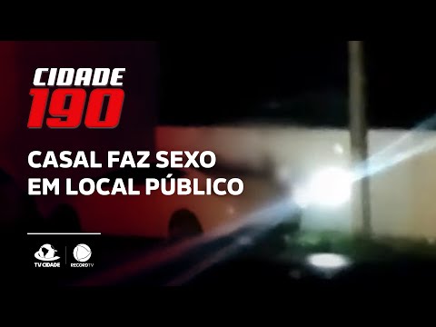 Casal suspeito de praticar sexo em local público