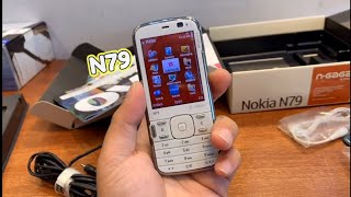 "Cuma HP Ini yang Bisa 'Mood Swing' Pas Ganti Casing Belakang." Nokia N79