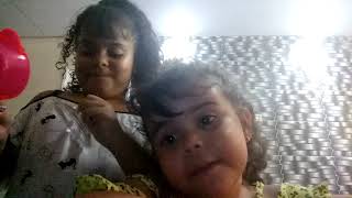 Clarice Brincando Com Karine