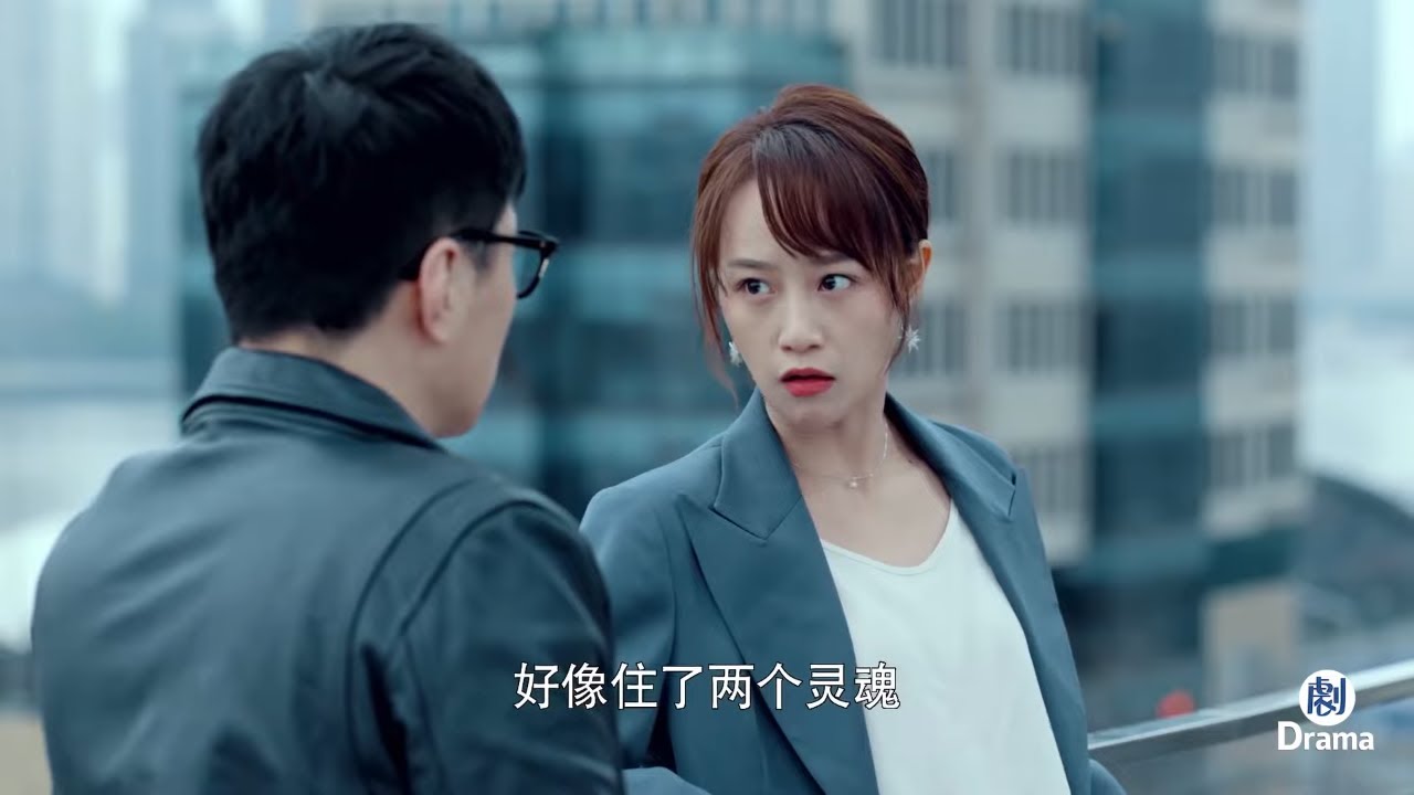 總裁看都沒看就否決方案，設計師覺得不公平，誰知下屬一句話讓她發現公司大問題