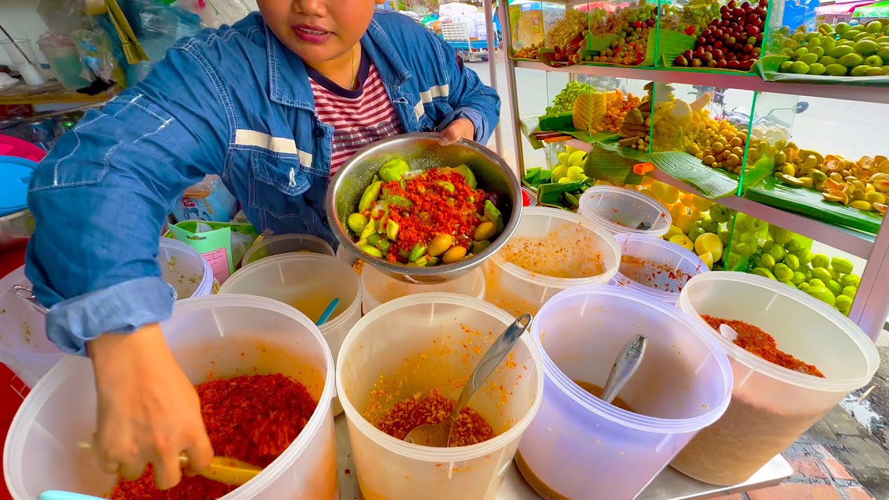 That Crunchy Sound will Make You Drool ! Super Spicy Sour Salad (Mju Kralok) | Khmer Fruit Salad