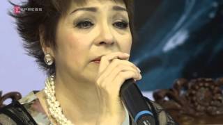 Ca sĩ Ái Vân khóc khi chia sẻ về cuốn tự truyện 