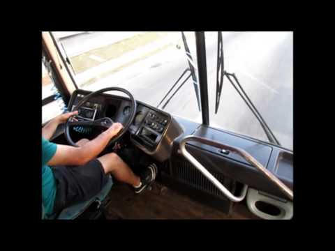 onibus-mercedes-benz-o-371r-dirigindo-e-conversando