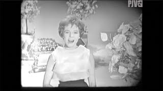 Julie Andrews sings 