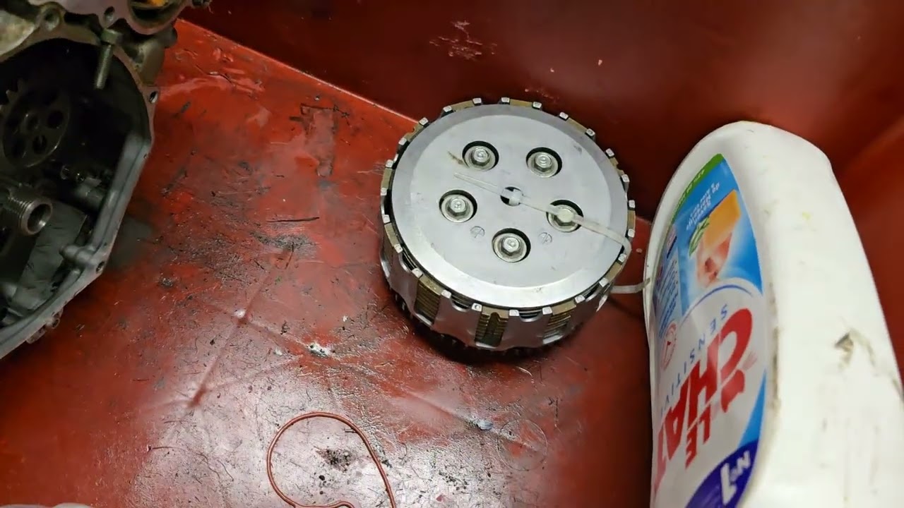 Ouverture boite moteur en litige pour le bon coin