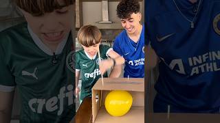 Ensinando Meu Irmãozinho A Perder No Desafio Do Balão