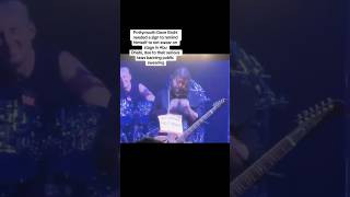 #DaveGrohl hung up a sign so he remembered not to curse on stage [🎥: Twitter / Edukator_Teco]