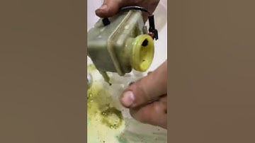 (فرامل السياره) زيت الباكم تحول الي اوساخ لعدم تغيره في موعده المناسب وهذا قد يؤدي بحياتك الي الخطر