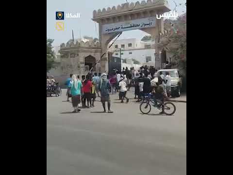 متظاهرون يقتحمون ديوان محافظة حضرموت احتجاجاً على تدهور الخدمات