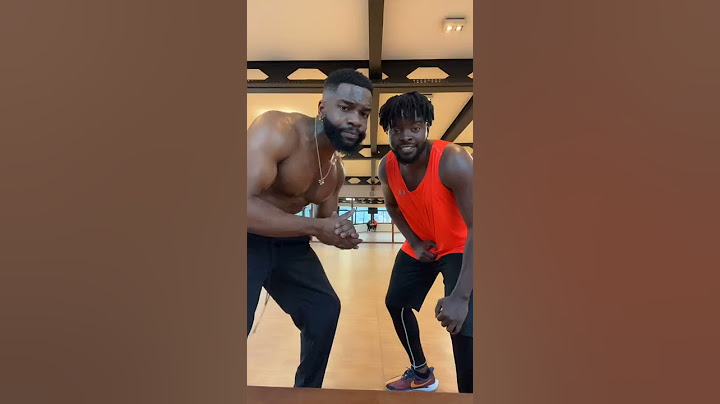 tayc apprend à son meilleure amie locko à danser