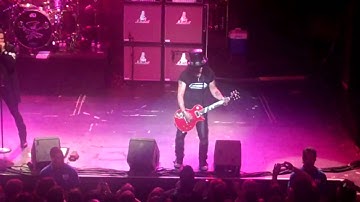 Slash playing rare Gibson Les Paul Snakepit Signature - 2010 tour, San Francisco, The Warfield