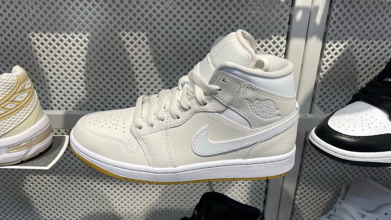 国内配送 NIKE W AIR JORDAN 1 MID PHANTOM/WHITE-GUM Air Jordan 1 Mid (Phantom/ Gum Light Brown/ White) - Style
