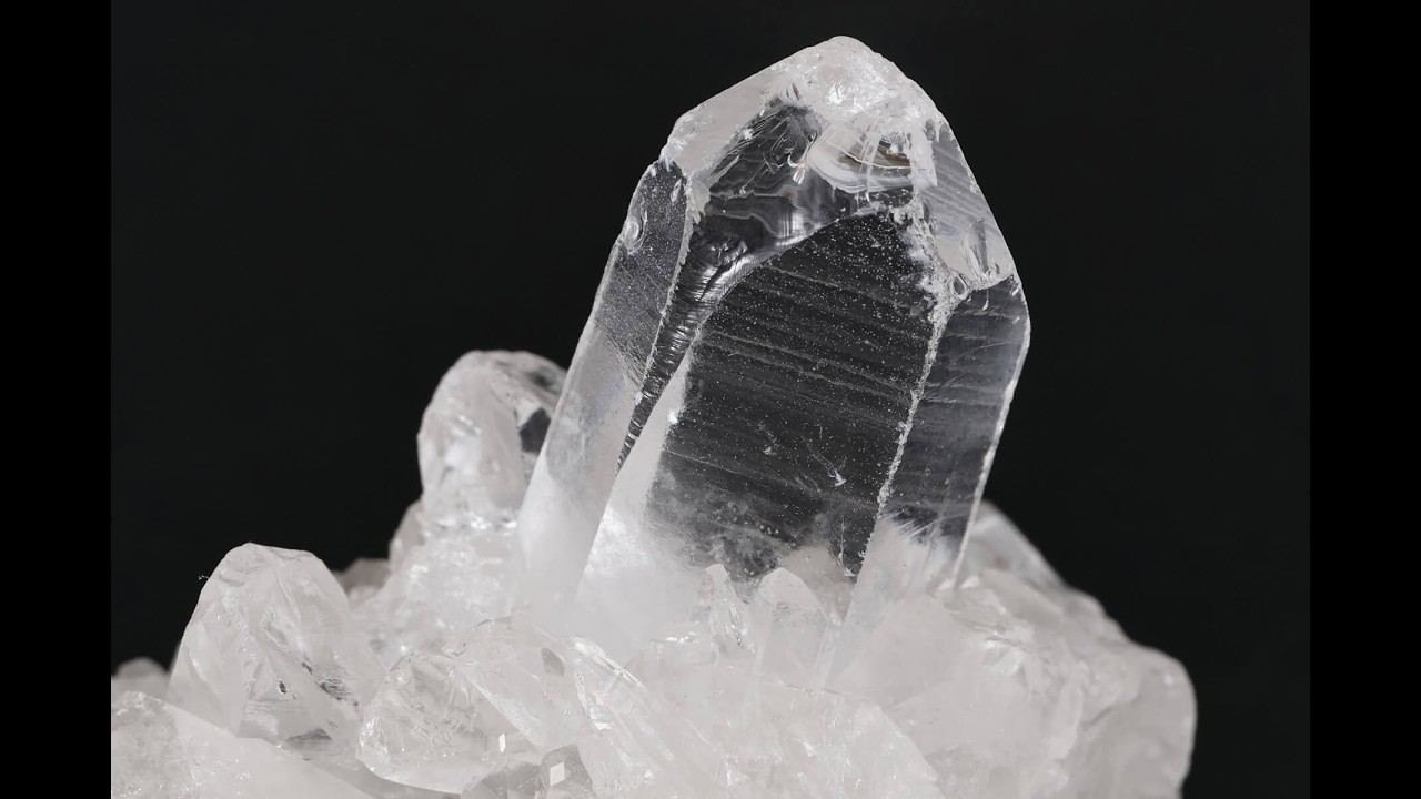 水晶クラスター 290g / Quartz Cluster - YouTube