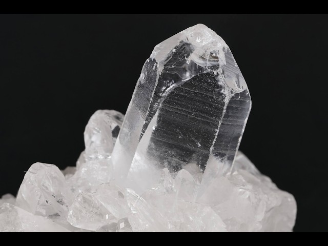 水晶クラスター 290g / Quartz Cluster - YouTube