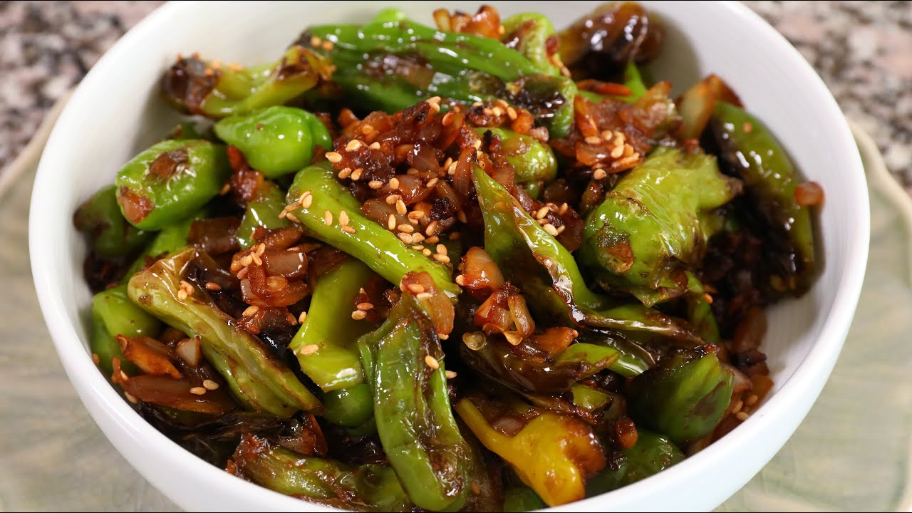 ⁣Stir-fried green chili peppers (Gochu-bokkeum: 고추볶음)