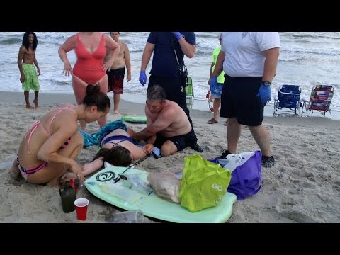 Dos jóvenes pierden sus brazos en un ataque de tiburón en Carolina del Norte
