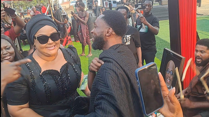 Vivian Jill happily danced kete and sprayed money when she met the Kings at Kumasi