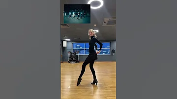 I M A Dancer Of Course I Ve Learnt This Choreography Yesand Arianagrande Ariana Legsandlines 