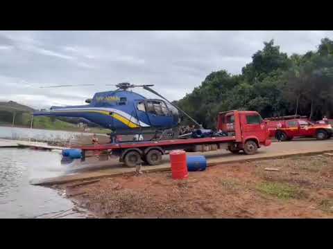 Vídeo mostra helicóptero retirado das águas após acidente em Capitólio