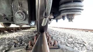 Колесо тепловоза ТЭМ2 на рельсе / TEM2 locomotive wheel on a rail