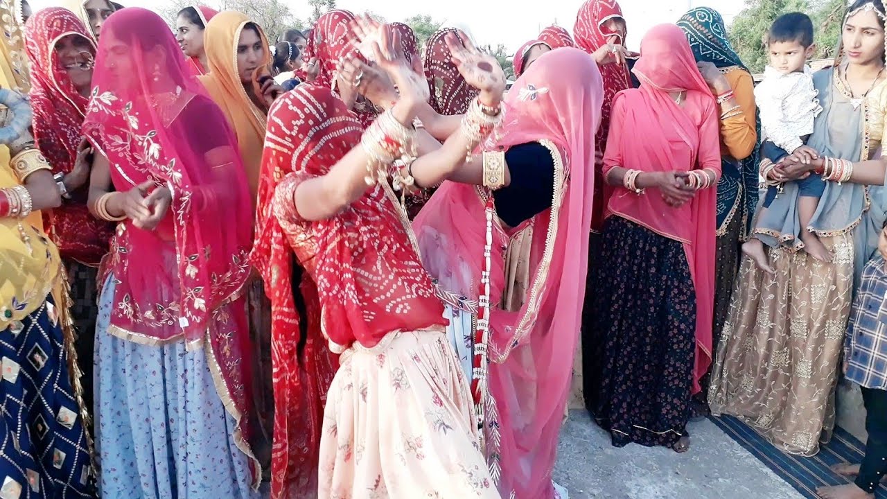 शादी की सुपरहिट  देशी गाल्या देशी डांस बरात्या न एक बार जरुर देखें