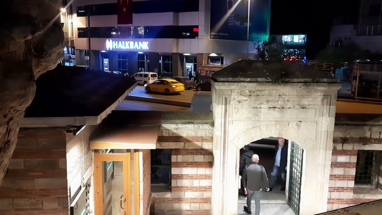 Kadıköy Osmanağa Camii 24.04.2022 Pazar Hicaz Makamı Merkezî Yatsı Ezanı, okuyan Kerim AĞCAKAYA