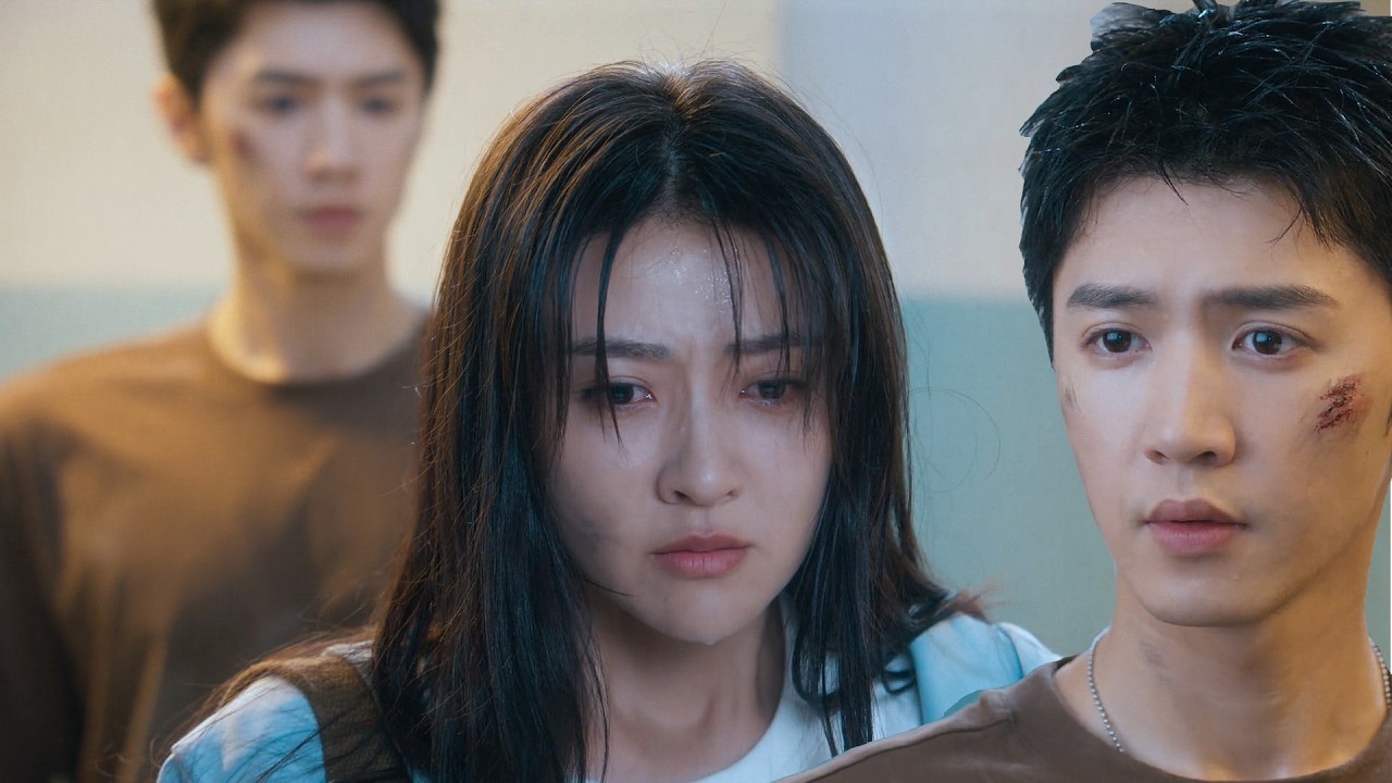 🕊【MOVIE】灰姑娘以為帥小夥被炸死了，再次見到他，她哭到崩潰，害怕失去他 