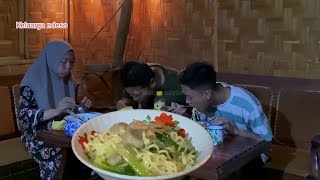 Suasana hujan, aktivitas sore, masak mie nyemek kesukaan keluarga, masakan desa