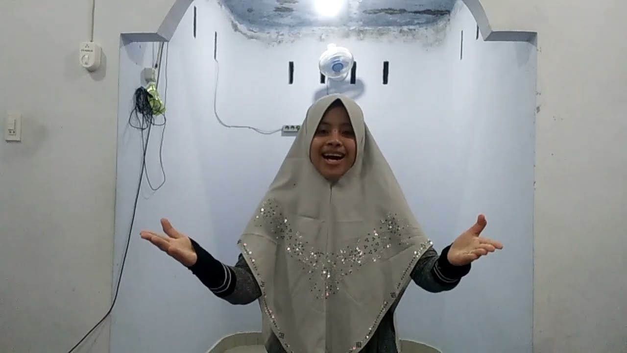 Perwakilan lomba pidato dengan tema Maulid Nabi Muhammad SAW dari kelas IX-8 - Pelangi Al Zahra