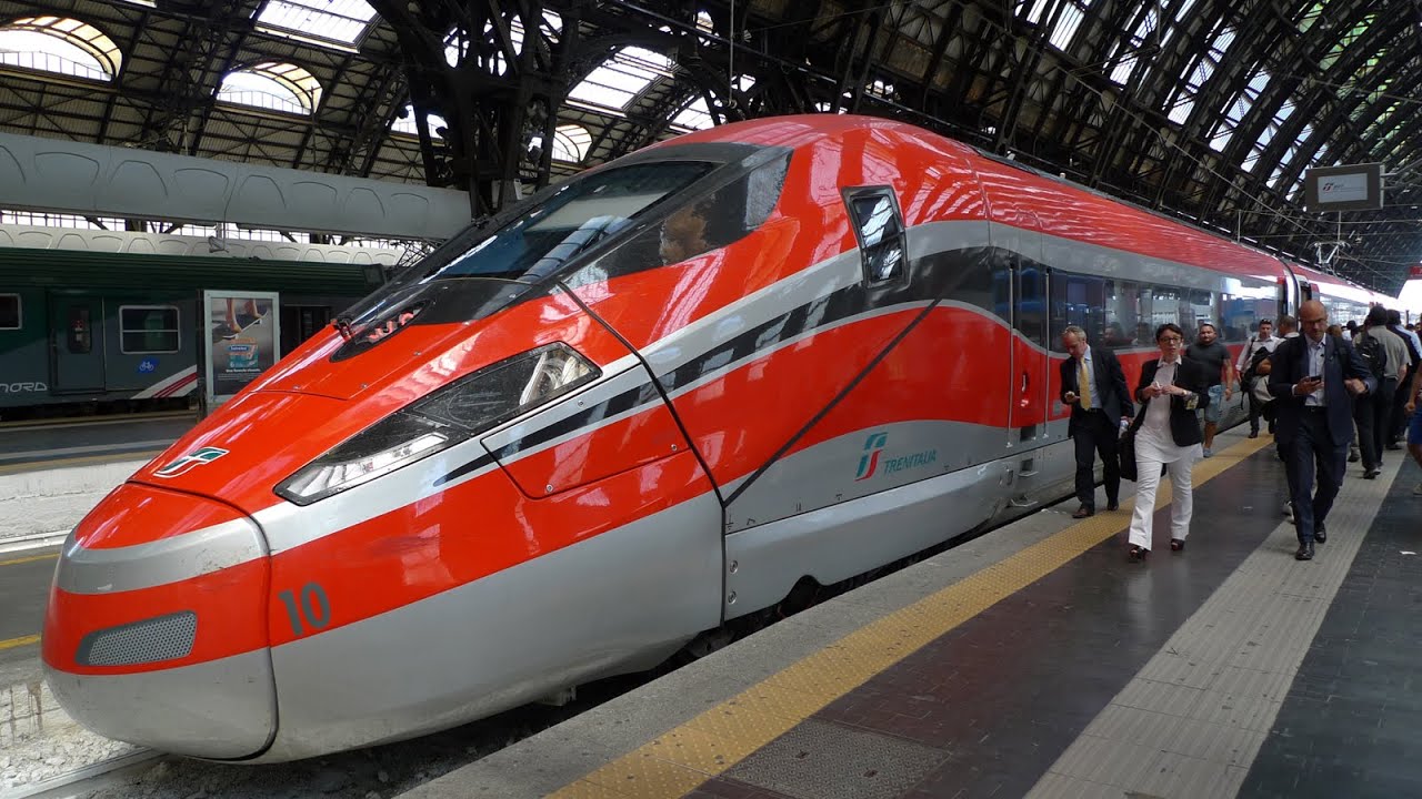 Kano Studerende historie Trenitalia's Frecciarossa high-speed train | Tickets from €19.90