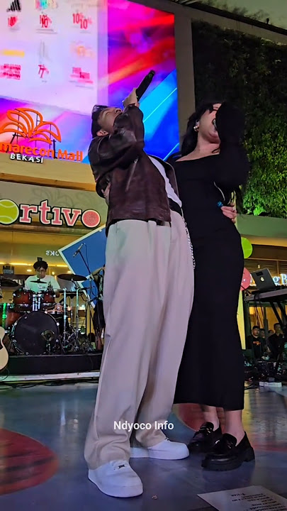 Fajar Noor Peluk Mesra Sabrina Leanor Saat duet Di Mall Bekasi Bikin Bapperr !!