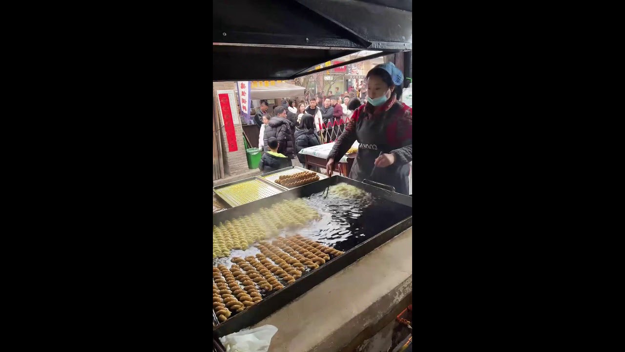 Magical Chinese street food 神奇的中国街头美食  不思議な中国の街グルメ