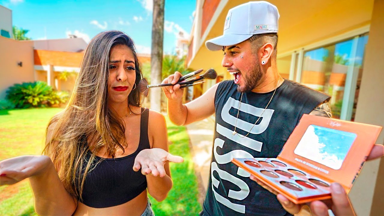 DEIXEI O LEO ME MAQUIAR KKKKK