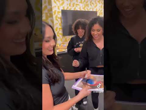 Laker girls autographing childhood photos #hoodnews #autographs #lakers #photo #viralvideo #omg #lol