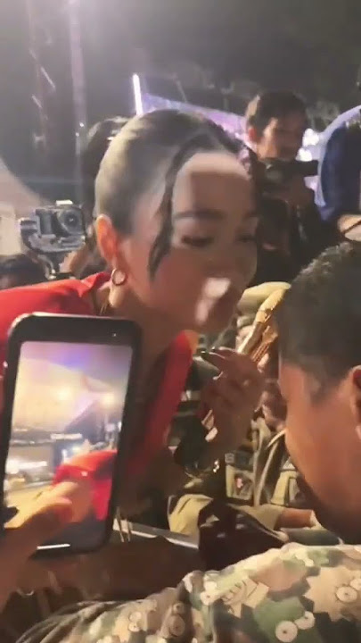 Wika Salim cium Penonton Pria#shorts #wikasalim #fypシ゚viral #indonesia