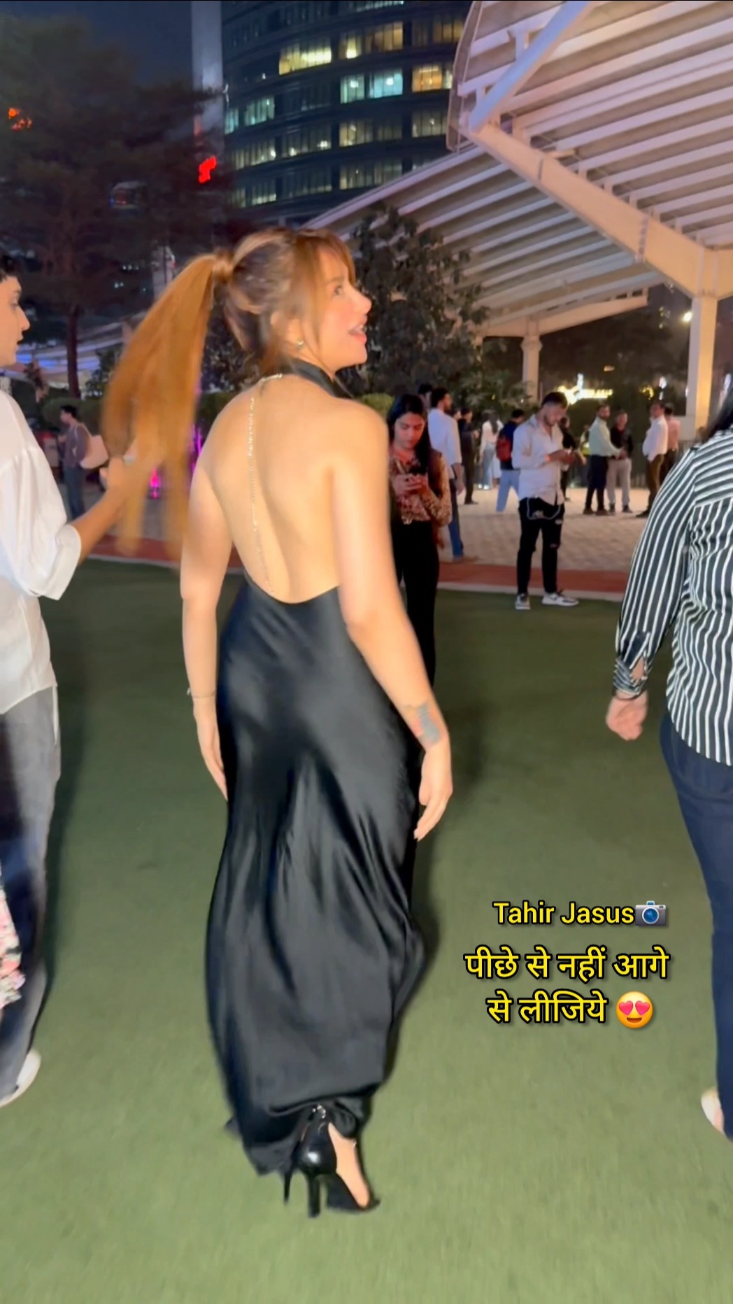 आगे से ?.  #mahirasharma #shorts #tahirjasus #bollywood