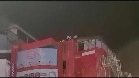 Thót tim cảnh nhiều người hát karaoke “chui” vượt mái nhà cao trốn lực lượng chức năng