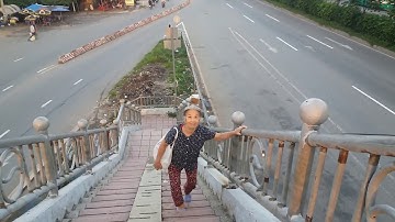 Buổ sáng ở cầu vượt suối Tiên TP. HCM .