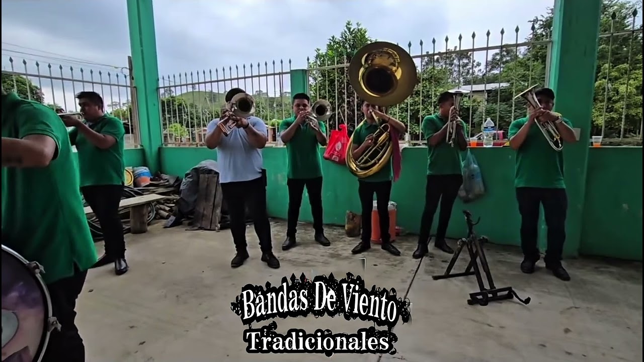 La Original Banda Palo De Rosa interpretando Lejos De Mi Tierra