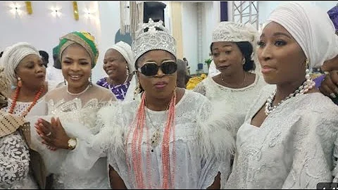 WATCH THE MOMENT OONI OF IFE WIVES&SISTERS LEAD TO CELEBRATE (IYALAJE OODUA) PRINCESS TOYIN KOLADE