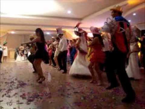 Carito y Moso Bailando De Lao a Lao de Khriz y Ang...
