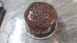 كيك الشوكولاة الشاهق بكريمة الأوريو  A tall chocolate cake with Oreo cream