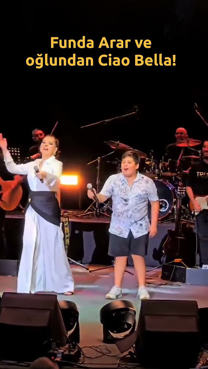Funda Arar'ın oğlu, konserde annesiyle birlikte İtalyanca şarkı söylüyor ❤️